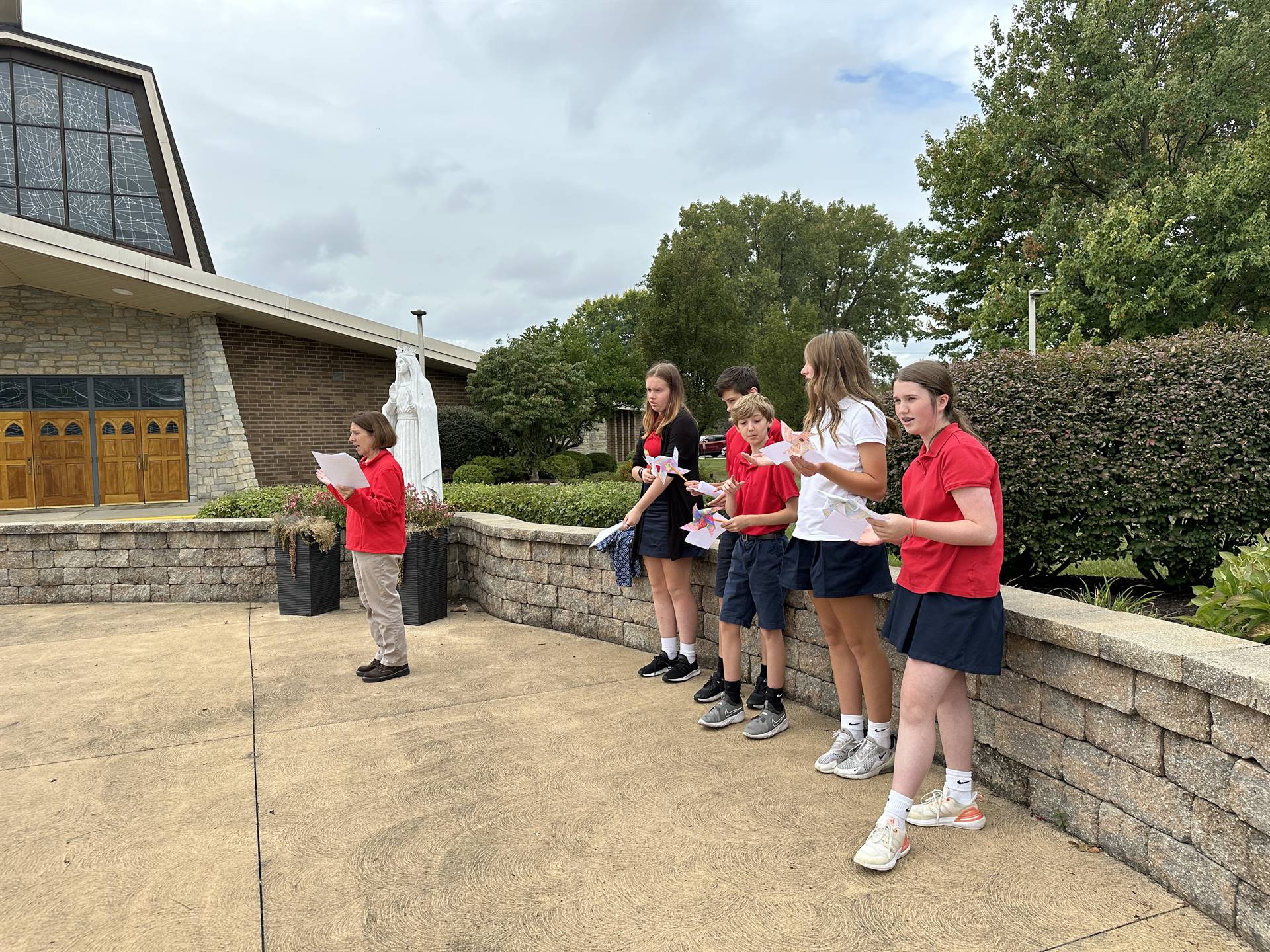 8th grade leads a prayer service