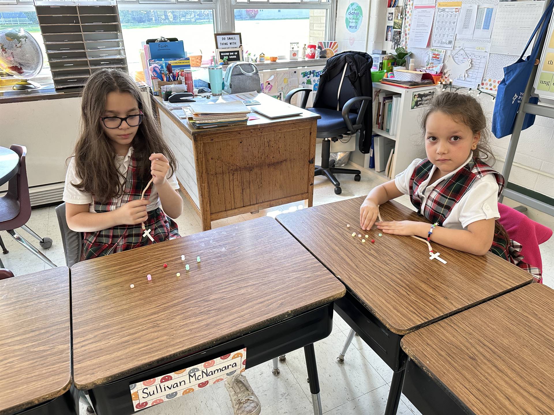 students make rosaries in catholic kids club