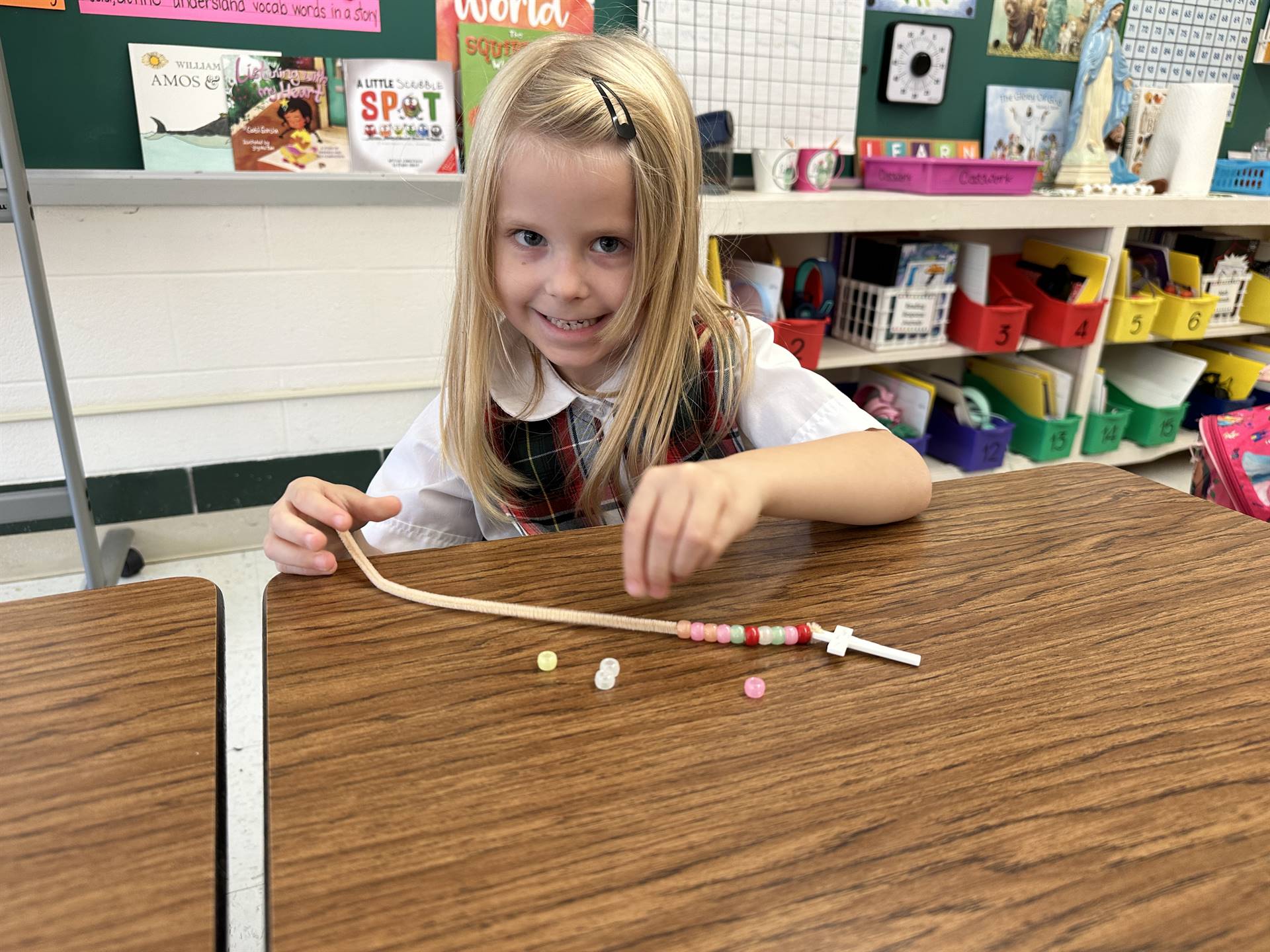 students make rosaries in catholic kids club