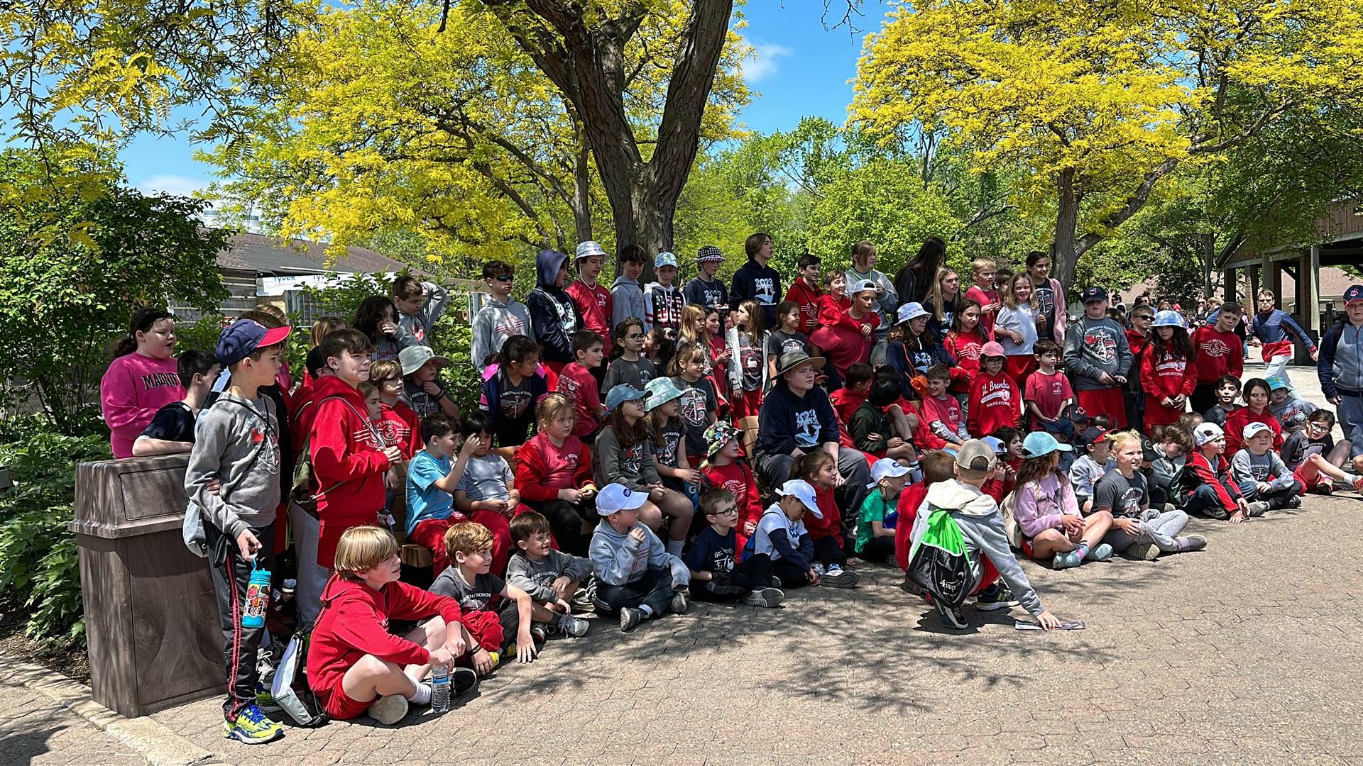 students at zoo