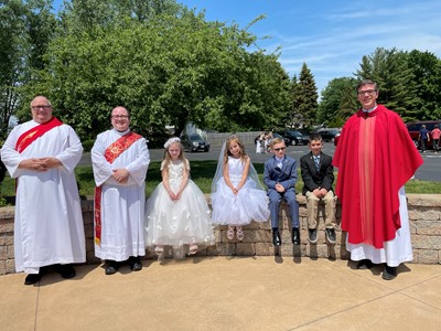 first communicants with fr tom, deacon bob and deacon dave